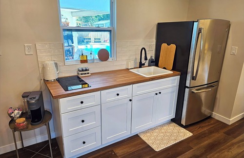 Meadowlawn Apartment | Charming 1-bedroom Pool apartment in delightful St. Petersburg,best location