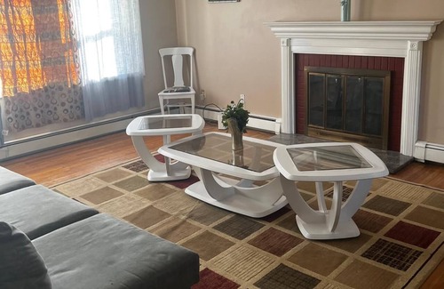 Maple Hill House | Charming 1-bedroom house in lovely West Hartford with AC, WiFi