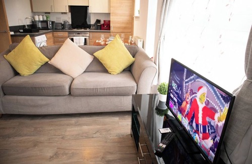Gravesend Apartment | Charming 1-bedroom apartment in Northfleet with Parking
