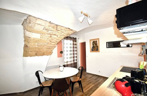 Remoulins Apartment | Charming 1-bedroom apartment in the historic village centre of Remoulins