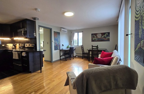 East Cambridge Apartment | Charming 1-bedroom apartment with AC, WiFi in fantastic Cambridge