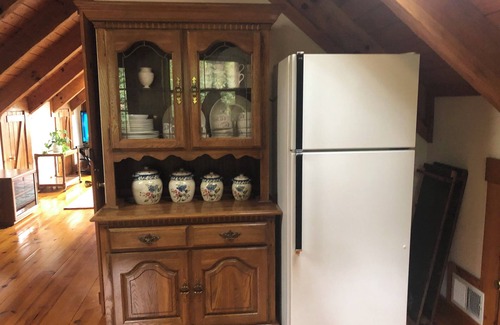 Boston Apartment | Charming 1-bedroom apartment with AC and WiFi close to old rag and local winery