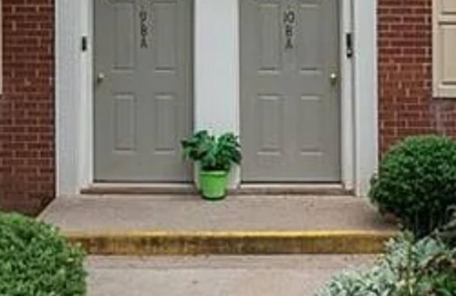 Highland Park Apartment | Charming 1-bedroom apartment with WiFi, AC in lovely Edison