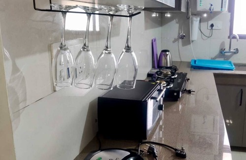 Zirakpur Apartment | Charming 1-bedroom apartment with AC, WiFi, Smart Tv-40inch in tranquil zirakpur