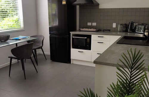 Richmond Heights Apartment | Charming 1-bedroom apartment, with alfresco dining in your own private garden