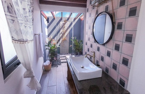 Lagartero House | Charming 1-Bedroom Beachfront Hotel With Pool