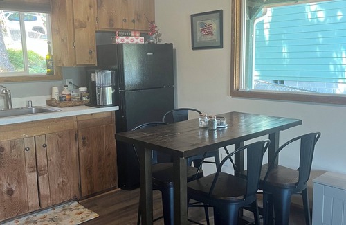 Lake Bosworth Cabin | Charming 1 bedroom cabin on Lake Bosworth. Close to historic downtown Snohomish