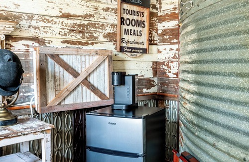 La Grange Cottage | Charming 1-bedroom cottage 8 minutes from Round Top-WiFi, AC -zHEN House Silo #1