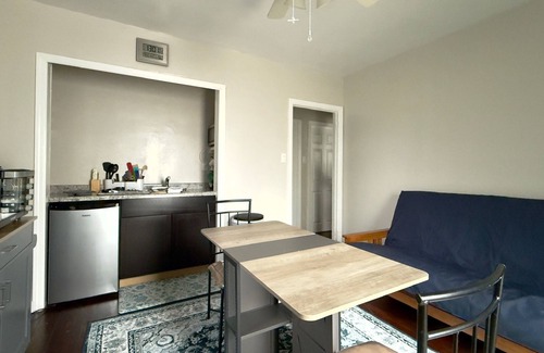 Kettering Apartment | Charming 1-bedroom efficiency apartment