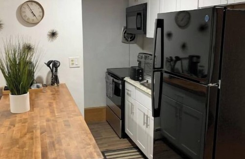 Bay Shore Apartment | Charming 1-Bedroom Guest Suite in Bay Shore with WiFi
