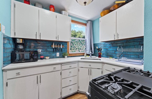Parkrose House | Charming 1-bedroom house in beautiful Portland with AC