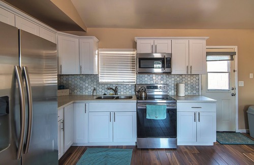 F. Q. Story House | Charming 1-bedroom house in delightful Phoenix with WiFi, AC