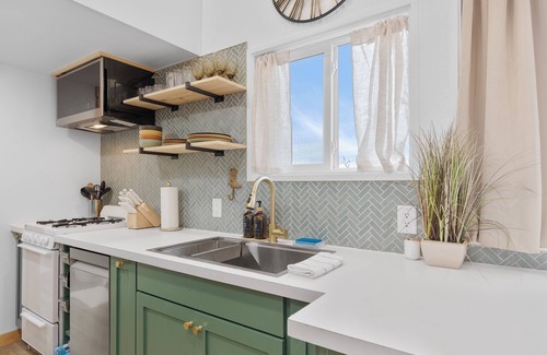 Kelso House | Charming 1-bedroom tiny house in Kelso with HOTUB,A/C, & WIFI