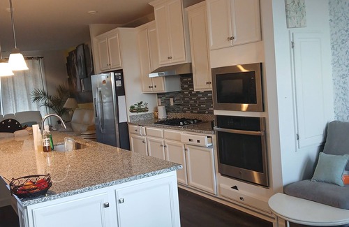 Laurel House | Charming 1-bedroom townhome in Laurel with WiFi, AC