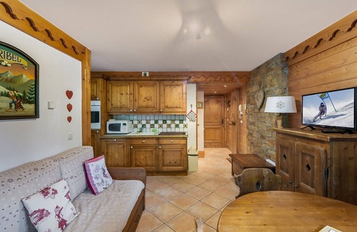 Meribel Village Apartment | Charming 1-BR Apartment in Méribel with Free Pool, Sauna & Hammam Access