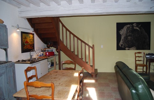 Marcilly-la-Gueurce House | Charming 18C farmhouse halfway between Paris and the Med!