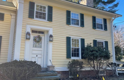 Upper Saddle River House | Charming 1840s 4-bedroom house with AC and WiFi in marvelous Upper Saddle River