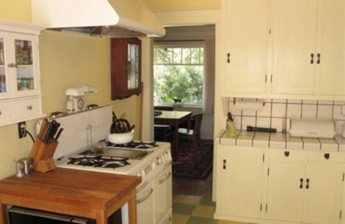 Laguna House | Charming 1917 Craftsman Bungalow - Full Garden & Hot Tub, 6 blocks to Downtown