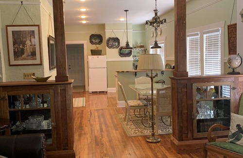 Tampa Heights House | Charming 1920 bungalow ~Inn the Heights~5 mins to Bucs stadium! Central location