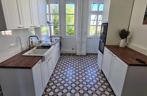 Bonny-sur-Loire Cottage | Charming 1930s Home: Pool, Trampoline, Next to Loire, Bikes Included