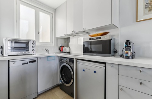 Quartier de la Place-Vendome Apartment | Charming 1BR near Tuileries & Louvre