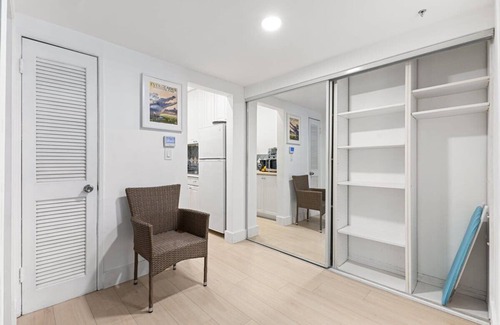 Hendricks and Venice Isles Apartment | Charming 1BR Retreat in Victoria Park Near Beach
