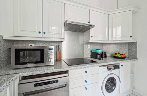 7th Arrondissement Apartment | Charming 1BR - Walk to Eiffel Tower