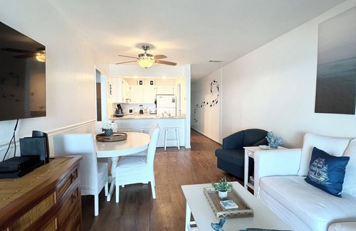 Ash Condo | Charming 2/2 Oceanfront condo in N. Myrtle Beach, Pets, top floor balcony view.