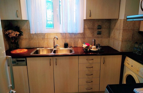 Kalyvia Thorikou House | Charming 2-Bed Vacation House in Lagonisi Attikis