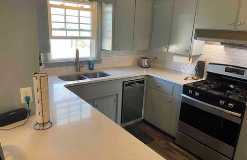 El Dorado Springs House | Charming 2-bedroom modern farmhouse with AC, High Speed Internet. Pet friendly