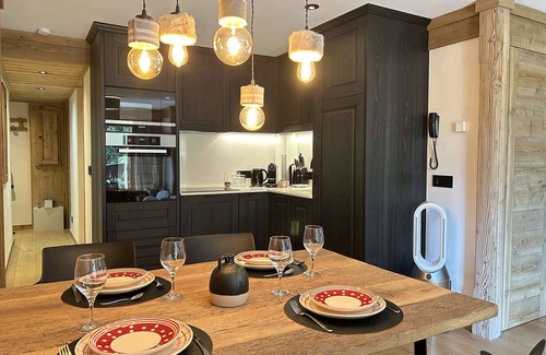 Meribel Village Apartment | Charming 2-Bed Apartment with Parking & Ski Locker, 150m from Lift in Méribel Village