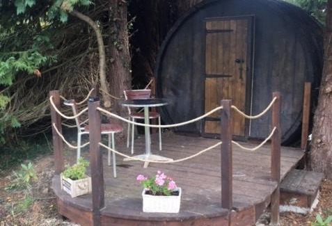 Domfront en Poiraie House | Charming 2-Bed Cabin in Domfront-en-Poiraie