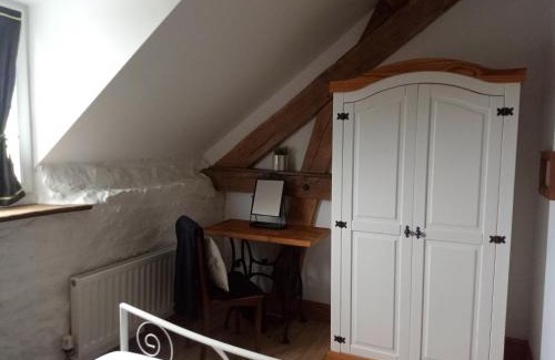 Merinchal House | Charming 2-Bed Cottage within Barn in Merinchal