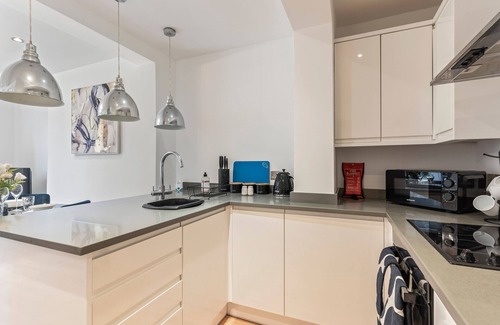 St. Leonard's Apartment | Charming 2-Bed Flat with Garden in London