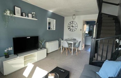 Redbridge House | ✪ Charming ✪ 2 Bed House with Garden & Parking ✪ Perfect Location ✪ Greater London ✪ Woodford/Enfield ✪