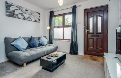 Redbridge House | ✪ Charming ✪ 2 Bed House with Garden & Parking ✪ Perfect Location ✪ Greater London ✪ Woodford/Enfield ✪