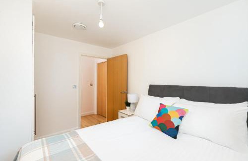 Oakleigh Apartment | Charming 2 bed house in New Barnet with Balcony & Parking