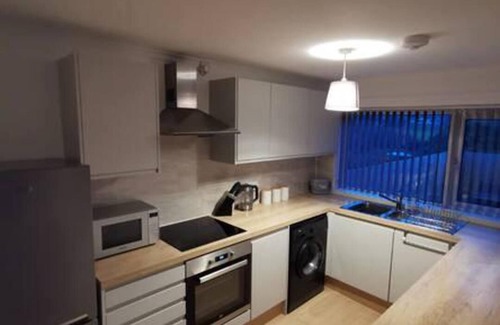 Landore House | Charming 2-bed House in Swansea