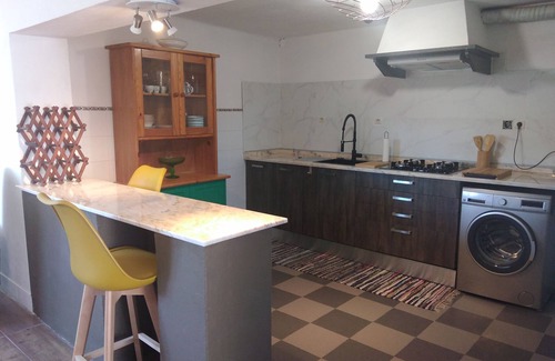 Maca House | Charming 2-Bed House in Sesimbra