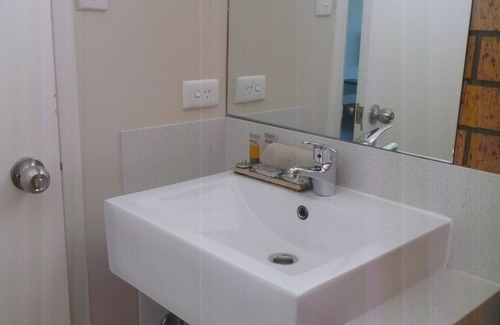 Woolgoolga Hotel | Charming 2 Bed room Suite Motel with Mineral Pool