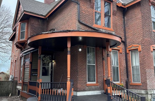 Dayton House | Charming 2-bed townhome with WiFi, AC in lovely Dayton 2 min downtown 5min to UD