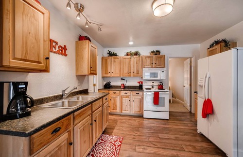 West Colorado Springs House | Charming 2 bedroom Home with Office!