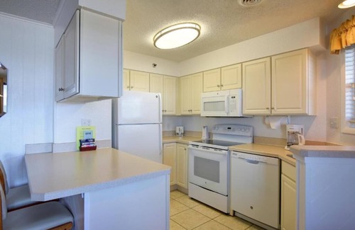 Colington Resort | Charming 2-bedroom resort across the street from the ocean in Kill Devil Hills.