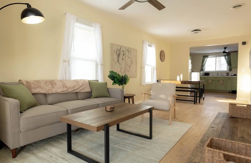 Wayne County House | Charming 2 bed waterfront home in quiet neighborhood w/boat parking!