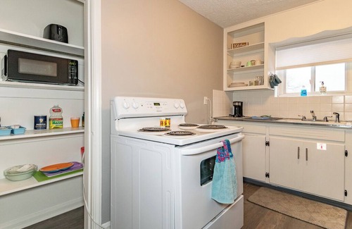 Fairport Harbor Apartment | Charming 2-bedroom Suite with balcony overlooking the Lake in Fairport Harbor