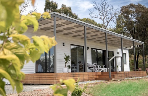 Talunga Villa | Charming 2-bedroom villa in adorable Kenton Valley with WiFi, AC
