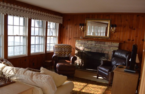 Lake Koshkonong Cottage | Charming 2-bedroom cottage on Lake Koshkonong in Fort Atkinson, Wi.