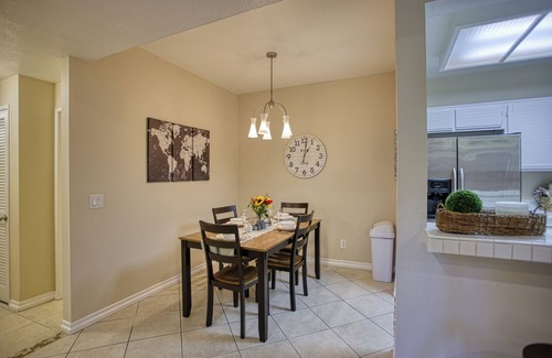 Valencia Condo | Charming 2-bedroom Condo in the Heart of Santa Clarita with Laundry, Smart TV