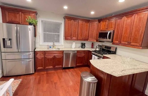 Wheaton-Glenmont House | Charming 2-bedroom first floor house with WiFi, AC in fabulous Silver Spring
