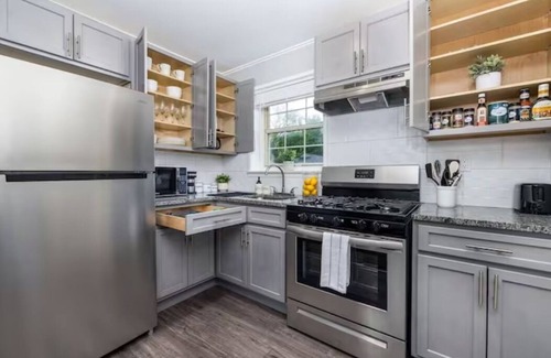 Newington Apartment | Charming 2-bedroom apartment with AC in West Hartford